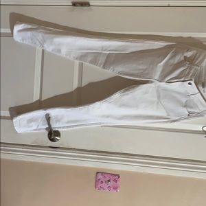 White skinny jeans
